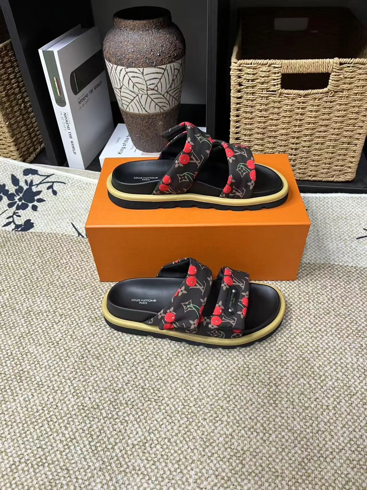 P340 yuan LV Louis Vuitton Full of high-end feel! A popular model among bloggers at home and abroad, it’s retro and fashionable, and looks stunning on your feet! Mainly recommended model on the official website★ ━━━━━ ЅᏇєєt ━━━━━ ▪️Upper: original calfskin ➕5D printing process ▪️Inner: imported mixed sheepskin ▪️Outsole: original molded foam outsole ▪️Size: Female 35-40 Men's 39-44 (women's 41 men's 45)